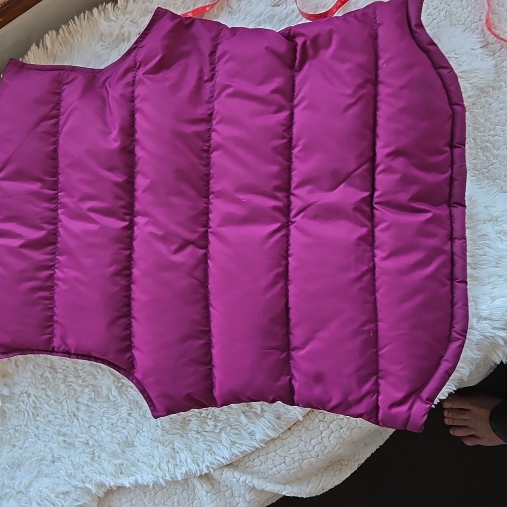 Vintage Aeropostale Burgundy Down Puffer Vest CUTE!! - Picture 6 of 7
